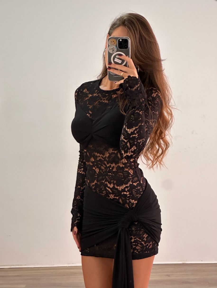 Dafne Negro Corto